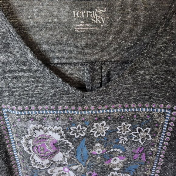 Terra Sky Womens Floral Glitter Graphic V-Neck Short Sleeve Tee - Picture 2 of 3